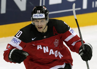 В финале чемпионата мира по хоккею сыграют сборные Канады и России