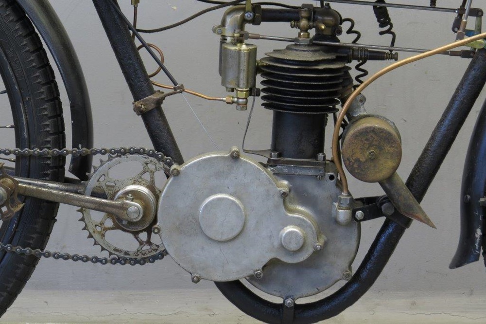Старинный мотоцикл Peugeot Legere 1907