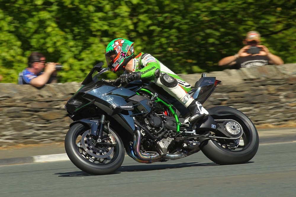 Джеймс Хиллер установил рекорд скорости ТТ на мотоцикле Kawasaki Ninja H2R (видео)