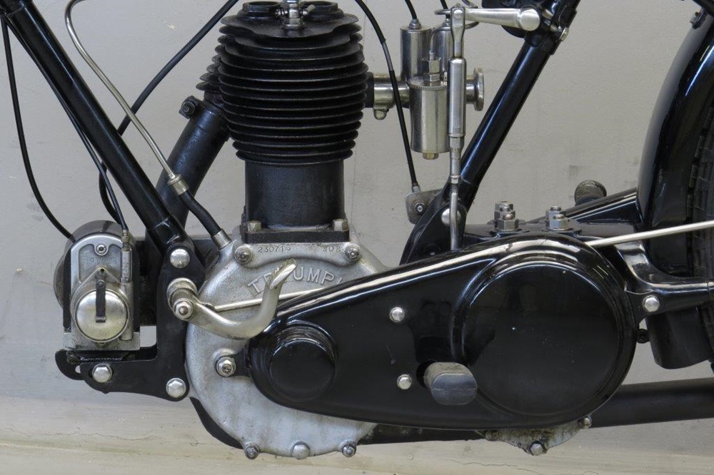 Старинный мотоцикл Triumph Model P 1926