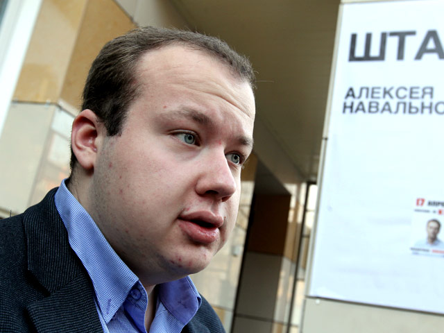 Оппозиционера Албурова оштрафовали в Магадане на 22 тысячи рублей, назвав раздачу брошюр митингом
