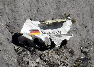 Родственники жертв авиакатастрофы в Альпах потребовали по 200 тысяч евро