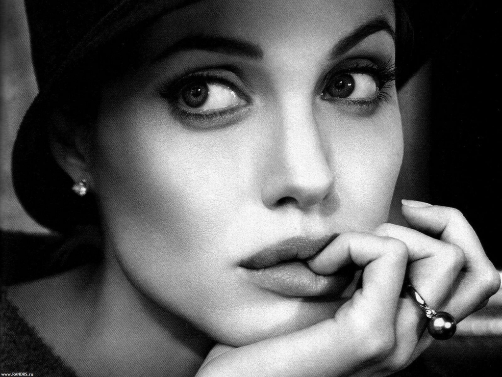Макияж Анджелины Джоли: как выглядеть как звезда (ФОТО и ВИДЕО)