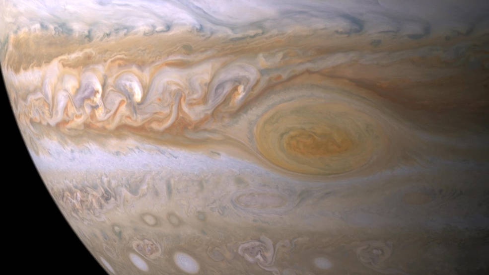 NASA опубликовало уникальные фото гигантского урагана на Юпитере (фото)