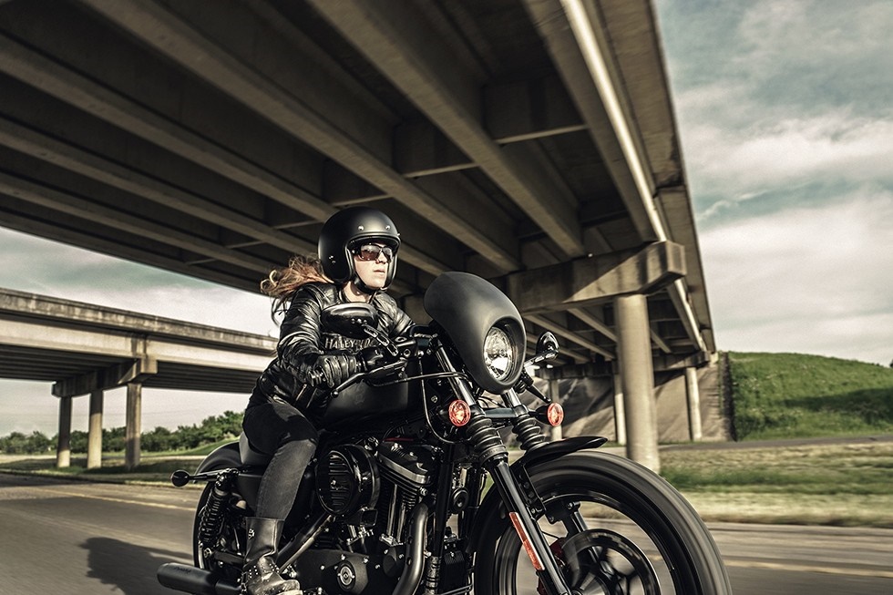 Мотоцикл Harley-Davidson Iron 883 2016 с модернизированной подвеской