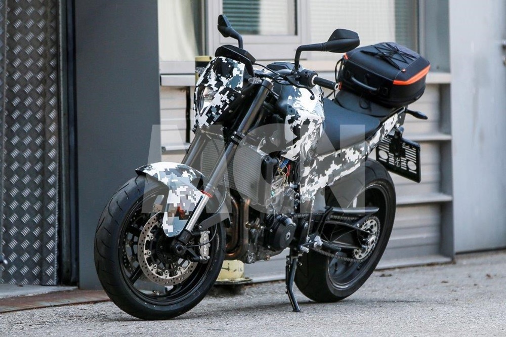 Шпионские фото мотоцикла KTM с рядным 2-цилиндровым мотором
