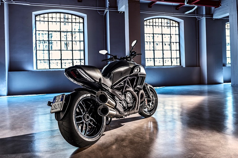 Мотоцикл Ducati Diavel Carbon 2016