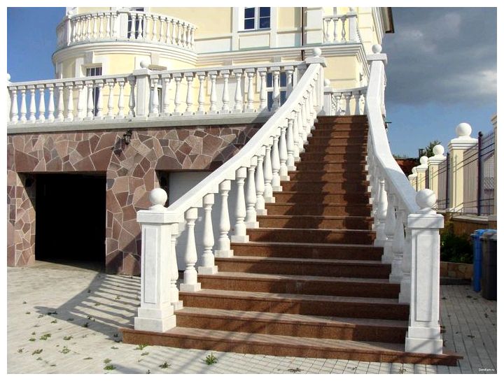 Каменные лестницы для загородных домов